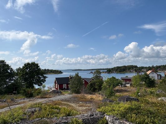 Charmigt skärgårdshus – egen brygga & badplats
