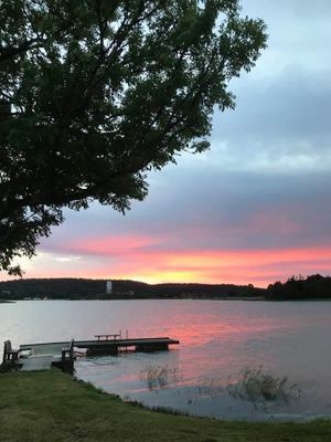 Hus med sjötomt, brygga, sandstrand, max kvällssol - Bild 30
