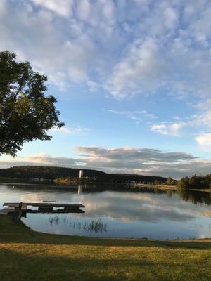 Hus med sjötomt, brygga, sandstrand, max kvällssol - Bild 31