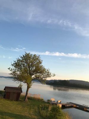 Hus med sjötomt, brygga, sandstrand, max kvällssol - Bild 33