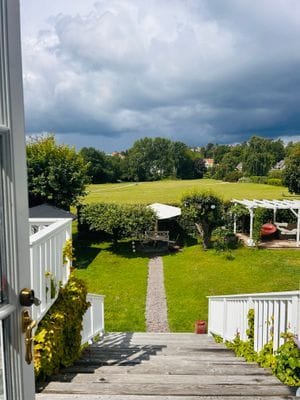 Bild 3 på 20-talscharm vid vattnet i Ålsten