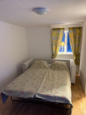 Timrad stuga nära sjö och bad - Bild 7