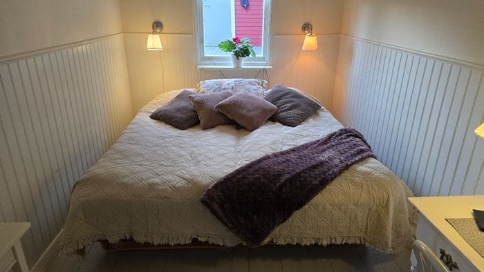 Hyr denna stuga i Bollnäs på 70 m². 3-5 sängplatser. 4 900 - 6 800 kr per vecka. Se bilder och tillgänglighet här.