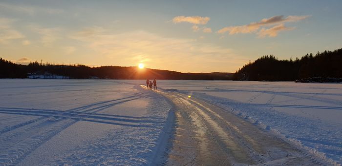 Stuga med bastu precis vid sjön - Bild 41