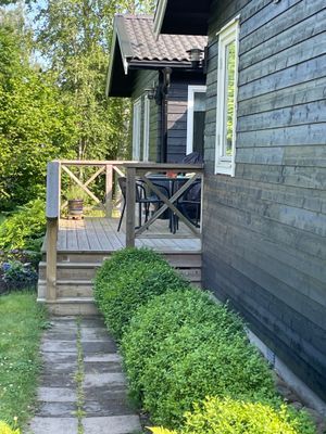 Hyr denna stuga i Norrtälje på 115 m². 6-7 sängplatser. Från 17 000 kr per vecka. Se bilder och tillgänglighet här.