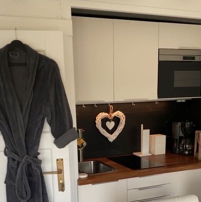Hyr denna stuga i  på 30 m². 2 sängplatser. 5 000 - 7 000 kr per vecka. Se bilder och tillgänglighet här.