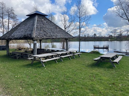 Plats för många i direkt närhet till skog och sjö!