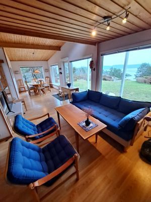 Hyr denna stuga i  på 73 m². 6-8 sängplatser. 9 800 - 12 500 kr per vecka. Se bilder och tillgänglighet här.