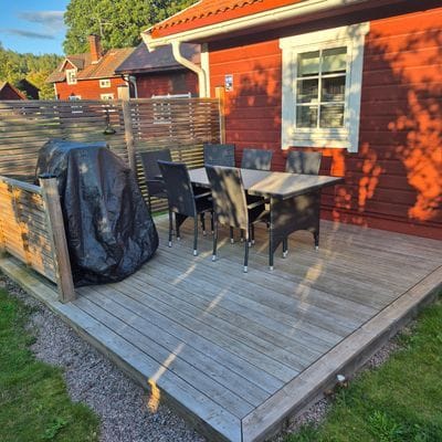 Hyr denna stuga i  på 50 m². 2-4 sängplatser. Från 5 900 kr per vecka. Se bilder och tillgänglighet här.