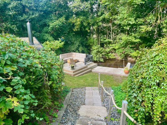 Stuga med bastu och privat å-tomt på Österlen