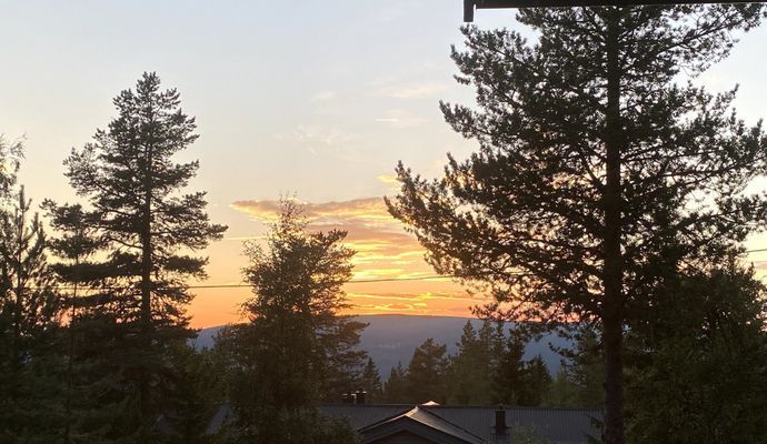 Utsikt från stugan med solnedgång över Fulufjället
