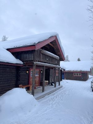 Hyr denna stuga i Funäsdalen på 140 m². 8-12 sängplatser. 8 000 - 20 000 kr per vecka. Se bilder och tillgänglighet här.