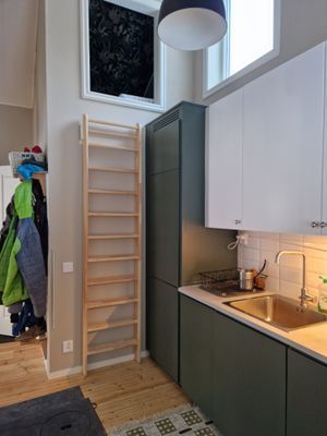 Nyrenoverad stuga med sjönära läge - Bild 8