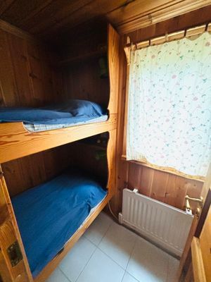 Mysig stuga med bastu och täljstenskamin - Bild 7