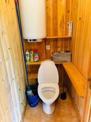 Mysig stuga med bastu och täljstenskamin - Bild 11