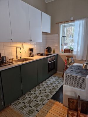 Nyrenoverad stuga med sjönära läge - Bild 9