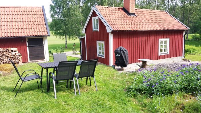 Hyr denna stuga i  på 60 m². 4 sängplatser. Från 7 725 kr per vecka. Se bilder och tillgänglighet här.