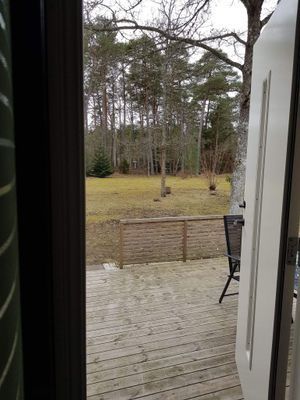 Att öppna dörren ut och lyssna på & se ut på naturen innefrån bastun är inte helt fel