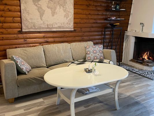 Hyr denna stuga i Ulricehamn på 72 m². 4-5 sängplatser. 5 000 - 6 000 kr per vecka. Se bilder och tillgänglighet här.