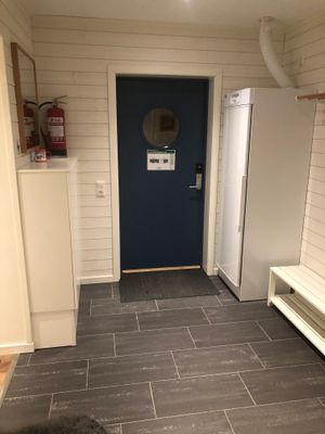 Entre med torkskåp