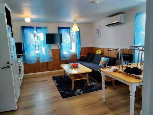 Bo vackert med utsikt över ån Hårkan