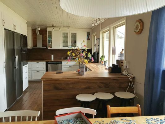 Vårt kök, med matplatsen. Pussel har vi många att låna om ni gillar JVH - Jan Van Hastern pussel som vi älskar