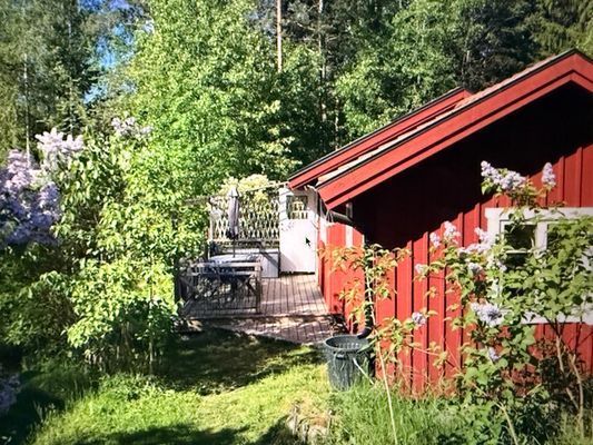 Hyr denna stuga i Ljusterö på 35 m². 2-4 sängplatser. 6 500 - 7 500 kr per vecka. Se bilder och tillgänglighet här.