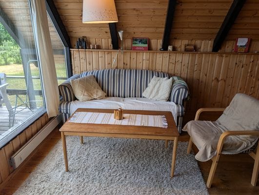Mysig sjönära stuga med gäststuga, vid vägs ände - Bild 10
