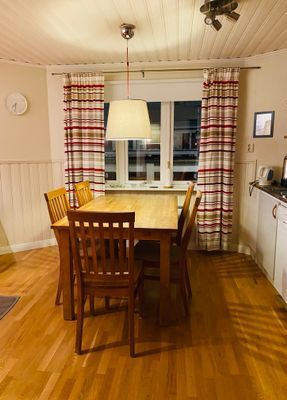 Hyr denna stuga i Åre på 48 m². 6 sängplatser. Från 11 500 kr per vecka. Se bilder och tillgänglighet här.