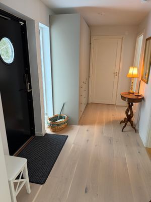 Nybyggd stuga, charmigt läget och nära till havet. - Bild 9