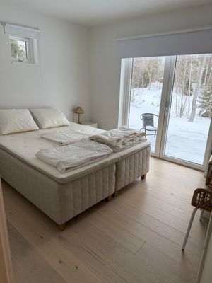 Nybyggd stuga, charmigt läget och nära till havet. - Bild 16