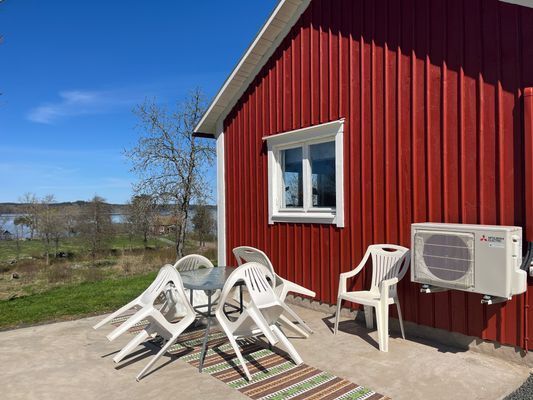 En mysig stuga med härlig utsikt över sjön Ylen - Bild 17