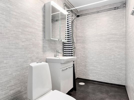 Etagelägenhet med balkong mot backarna/fjället - Bild 19