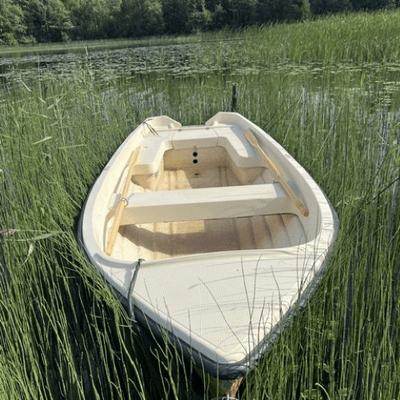 Roddbåt att låna, ligger ca 600 m från huset