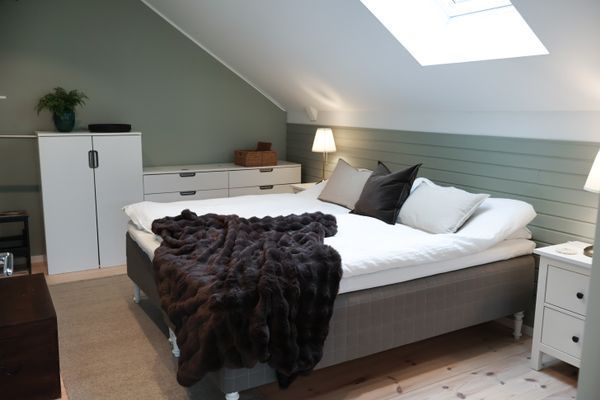 Jägarbostaden – ljus lägenhet med terrass & utsikt