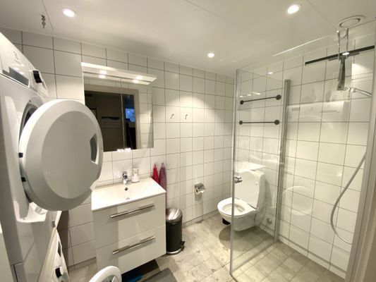 Nybyggd Radhus i markplan med balkong - Bild 6