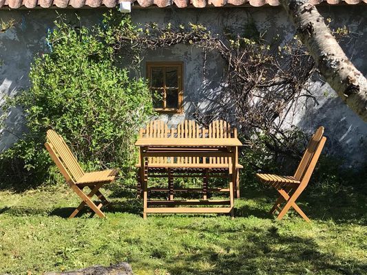Hyr denna stuga i Gotland på 35 m². 3 sängplatser. 5 500 - 6 500 kr per vecka. Se bilder och tillgänglighet här.