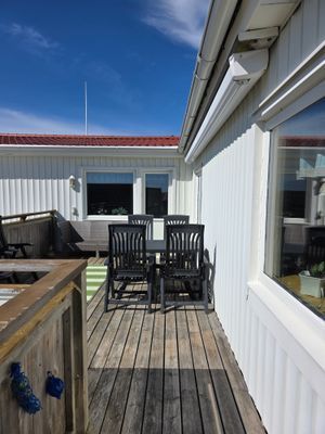 Hyr denna stuga i Vrångö på 120 m². 8-9 sängplatser. Från 17 000 kr per vecka. Se bilder och tillgänglighet här.