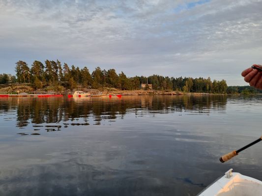 Modern, sjönära stuga med en glimt av Vänern - Bild 17