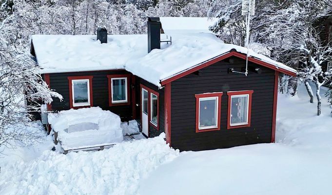Hyr denna stuga i Vemdalen på 60 m². 4 sängplatser. 1 000 - 1 500 kr per dag. Se bilder och tillgänglighet här.
