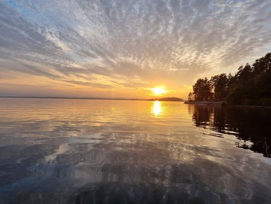 Modern, sjönära stuga med en glimt av Vänern - Bild 25