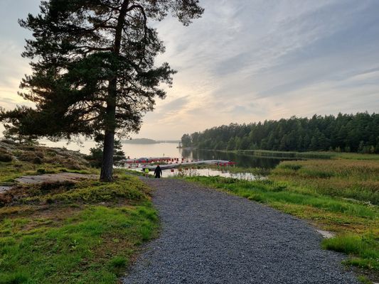 Modern, sjönära stuga med en glimt av Vänern - Bild 22