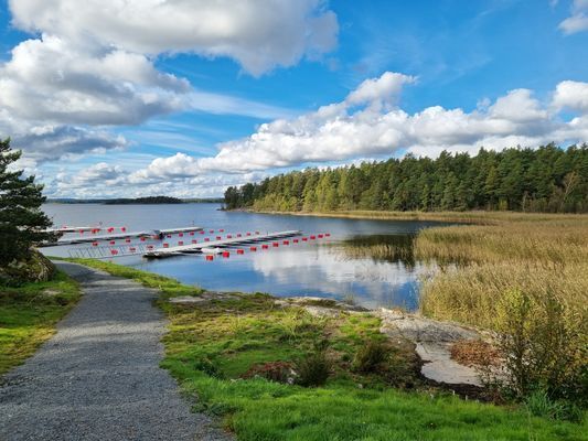 Modern, sjönära stuga med en glimt av Vänern - Bild 28