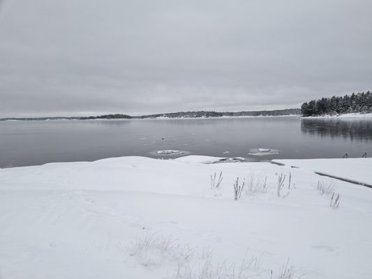 Modern, sjönära stuga med en glimt av Vänern - Bild 36