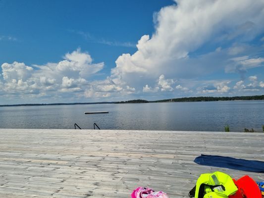Modern, sjönära stuga med en glimt av Vänern - Bild 18