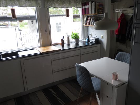 Hyr denna stuga i Skanör på 120 m². 4 sängplatser. Från 14 800 kr per vecka. Se bilder och tillgänglighet här.