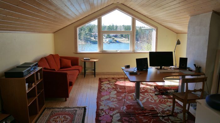 Hyr denna stuga i Älmsta på 80 m². 4-5 sängplatser. 7 500 - 8 500 kr per vecka. Se bilder och tillgänglighet här.