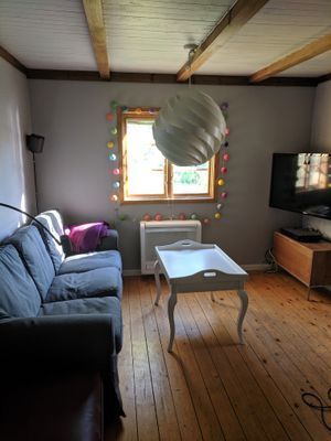 Stuga med sjöutsikt & 20 meter till bad i Mälaren