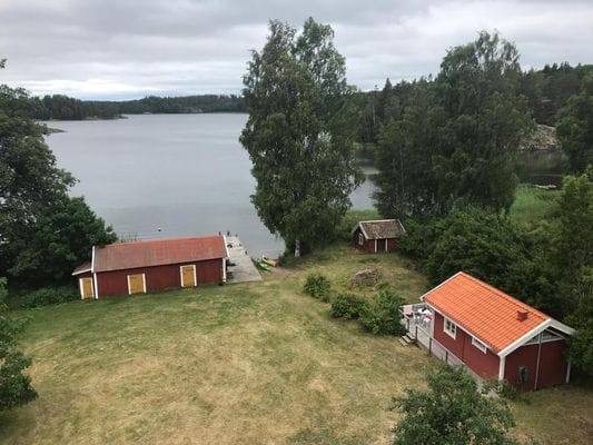 Idyllisk gård med sjötomt - Bild 16