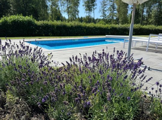 Privat sekelskiftespärla med pool och tennisbana - Bild 6